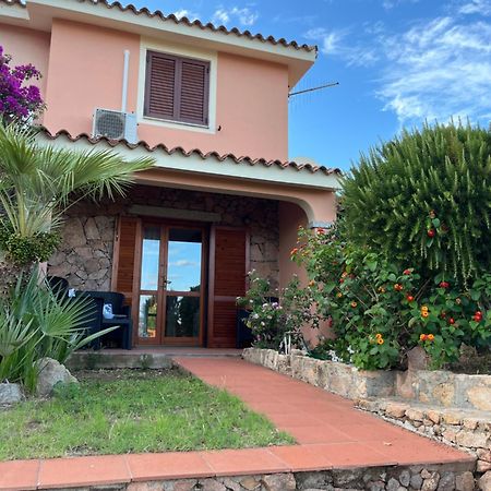 Casa Sviluppata Su Due Piani Con Doppia Veranda E Parcheggio Privato San Teodoro  Exterior foto