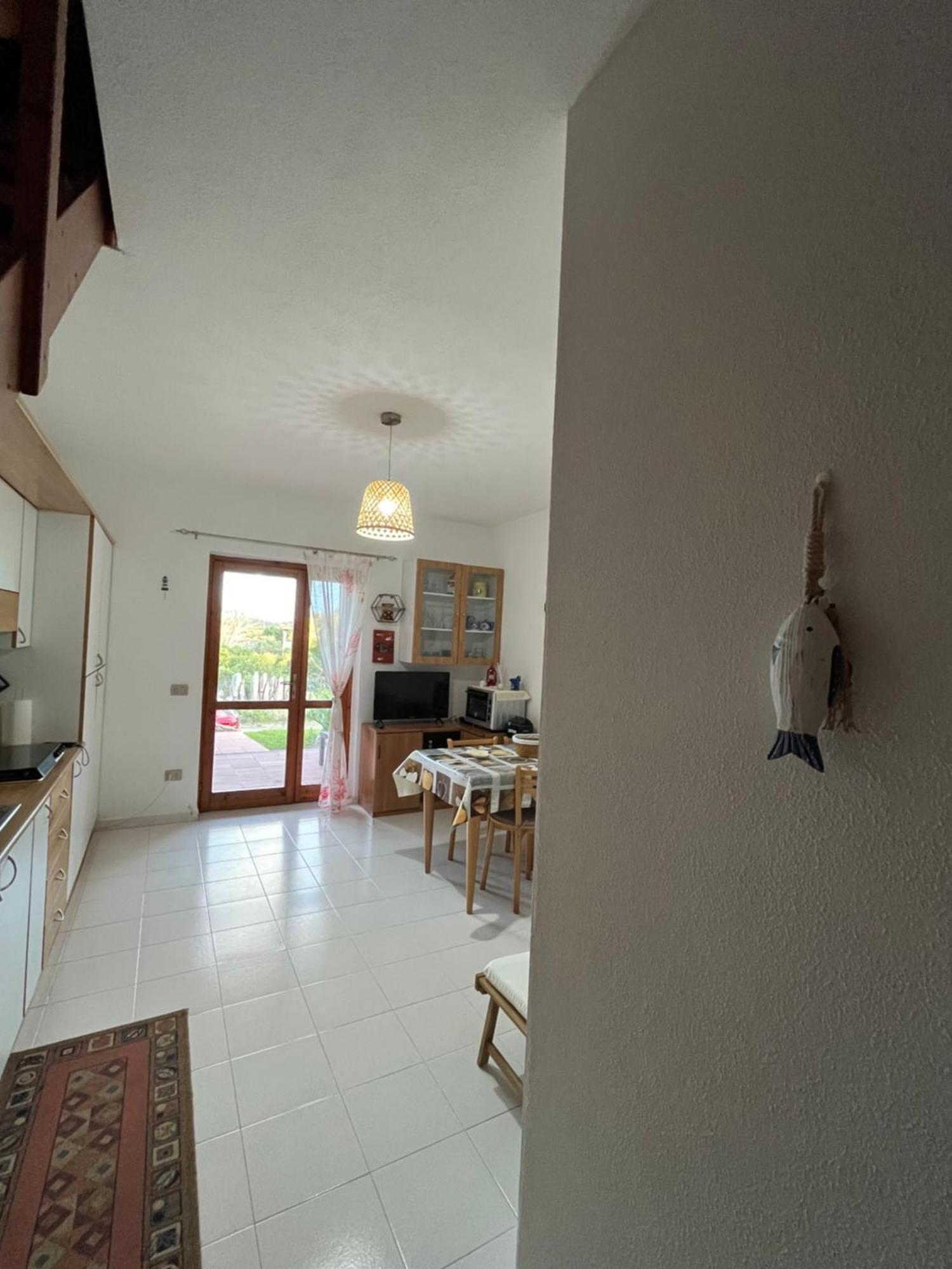 Casa Sviluppata Su Due Piani Con Doppia Veranda E Parcheggio Privato San Teodoro  Exterior foto